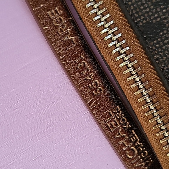 Michael Kors belt bag in MK logo 🤎🤎🤎🤎 - Picture 8 of 13